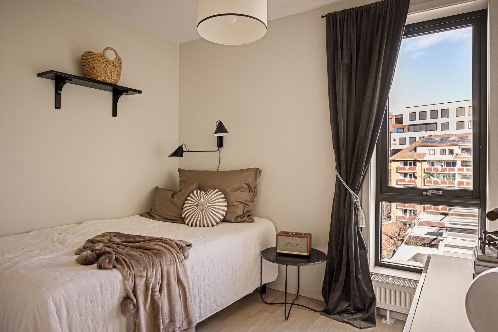 Soverom 2 har også plass til dobbeltseng og garderobe. Galleribilde