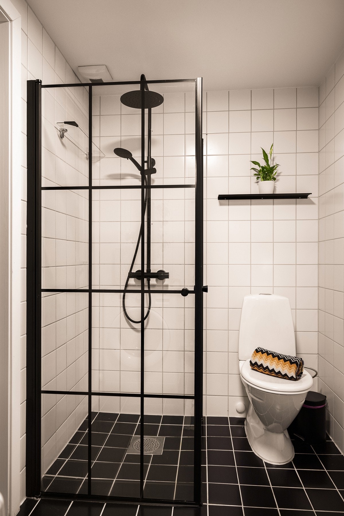 Oppgradert med blant annet nye svingbare dusjdører i 2023. Galleribilde