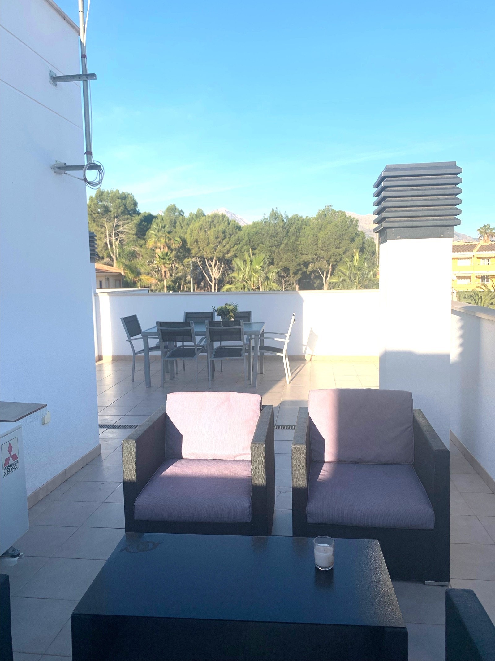 Takterrassen er meget romslig og et flott fristed Galleribilde