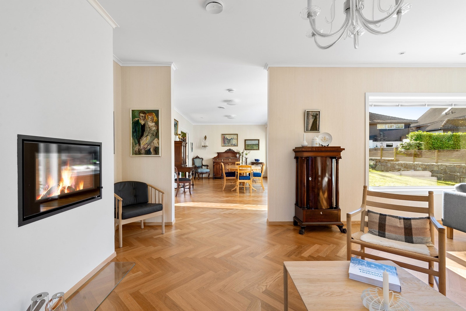 Stuen går i vinkel og gir dermed ulike soner. Galleribilde