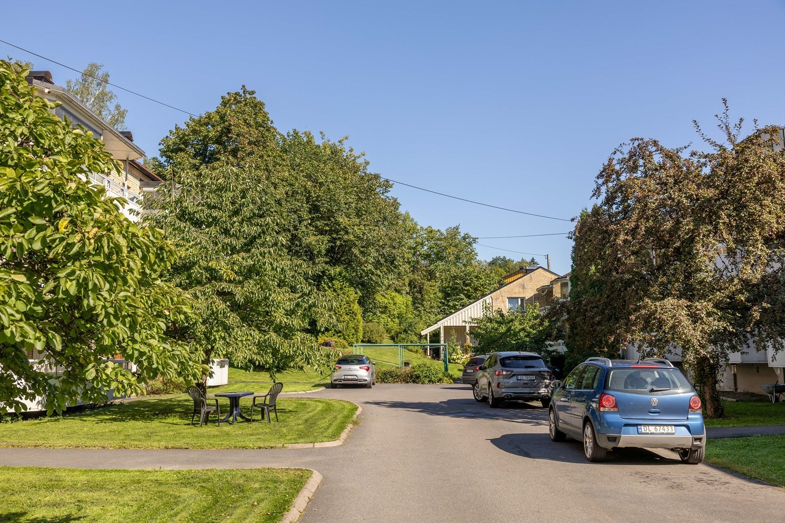 Parkering "første man til mølla"-prinsippet etter godkjent søknad fra styret. Ellers gateparkering etter gjeldende bestemmelser i området. Galleribilde