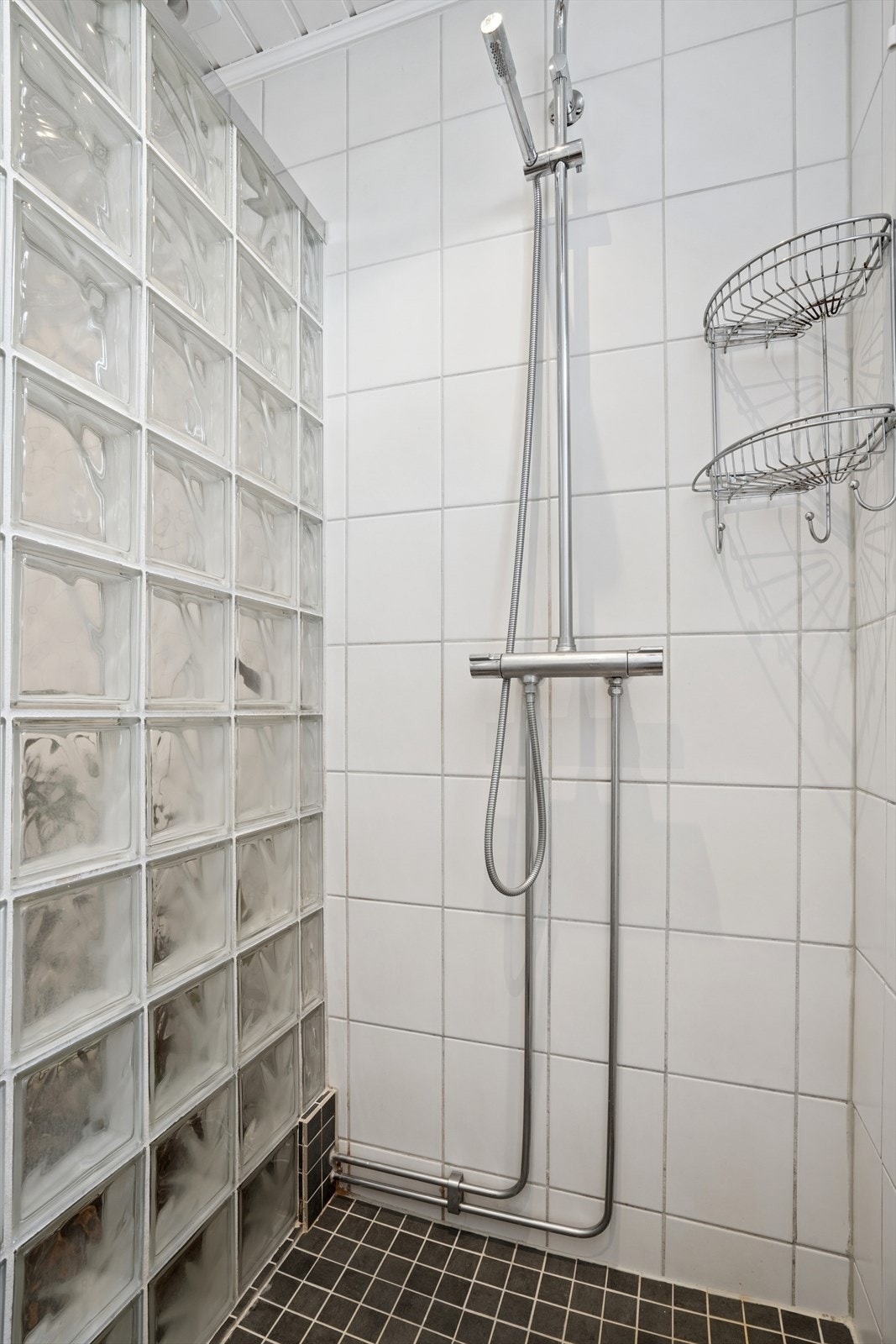 Dusj på bad. Galleribilde