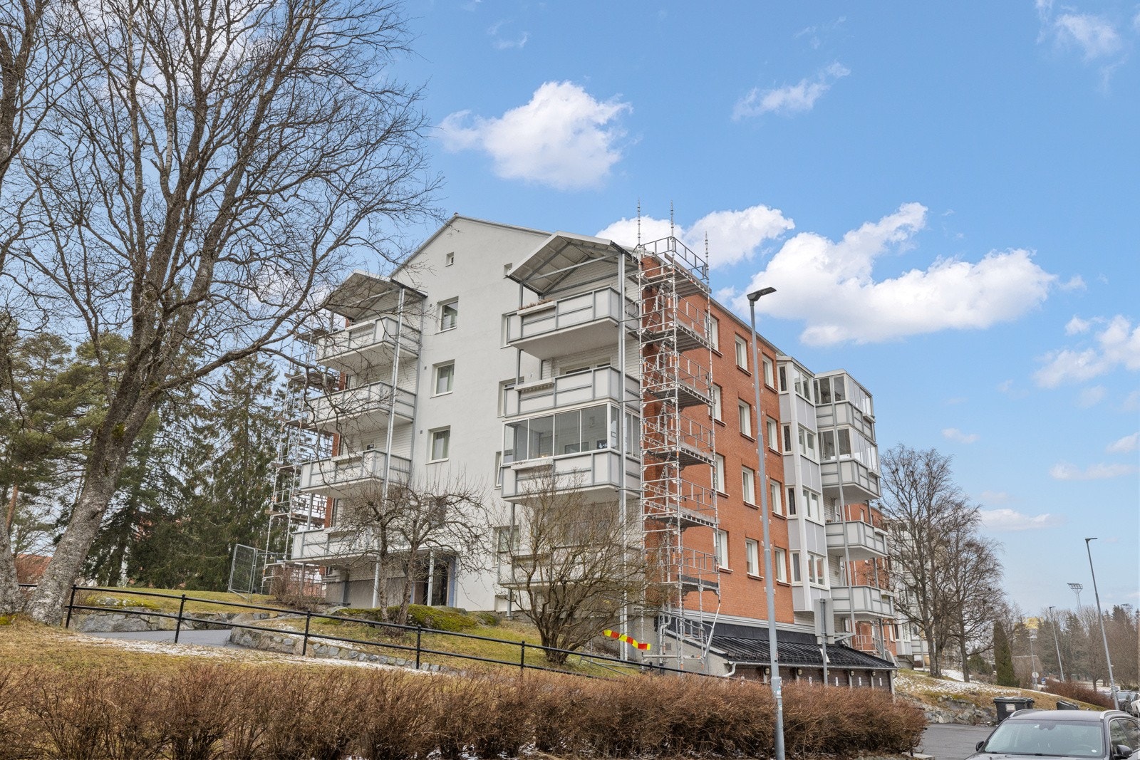 Borettslaget består av 481 andelsleiligheter fordelt på 20 bygninger. Galleribilde