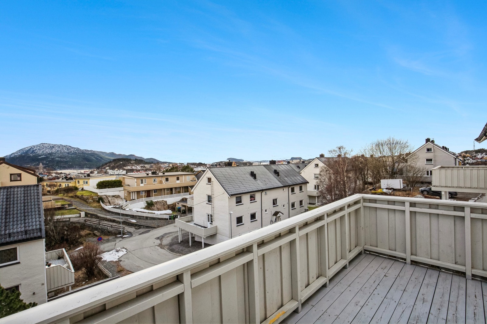 Romslig veranda Galleribilde