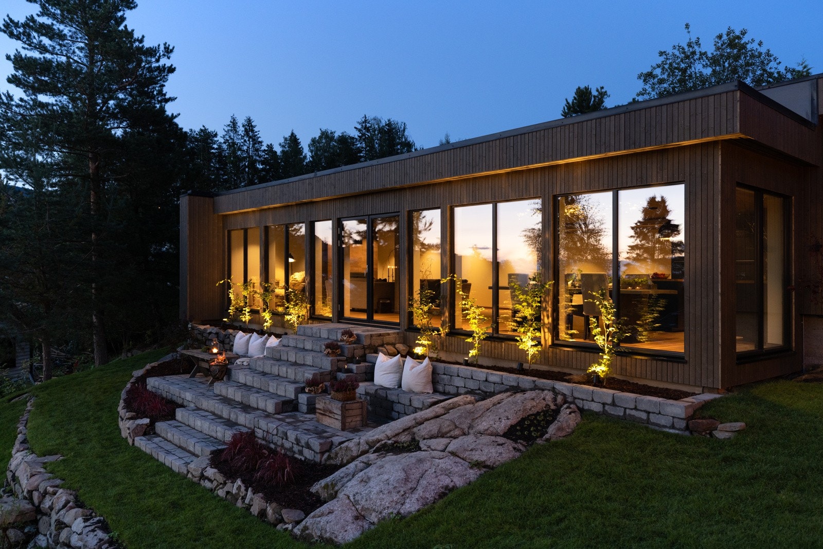 Et rålekkert hus i en nydelig hage Galleribilde