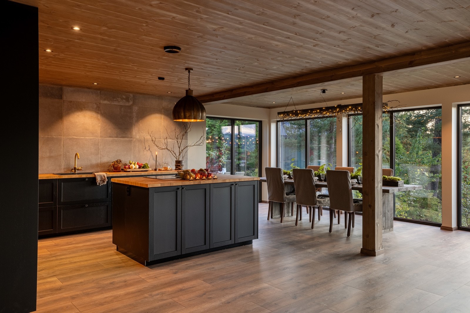 Fantastisk utsyn til den flotte hagen. Galleribilde