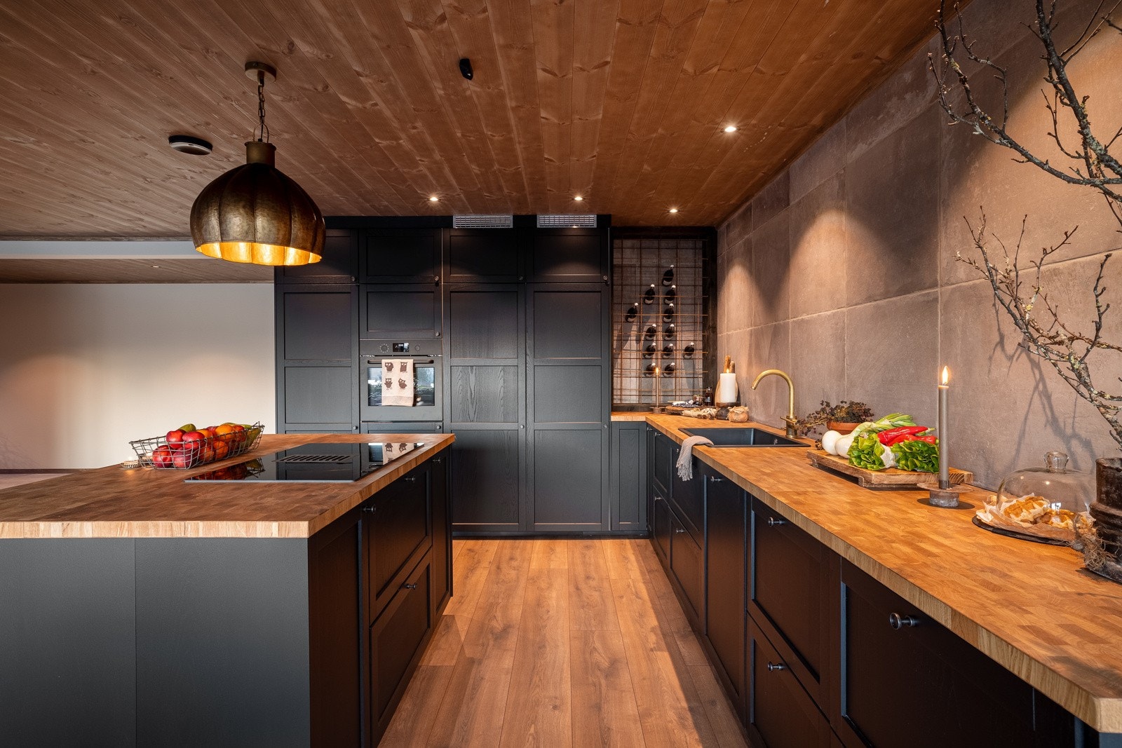 Flott kjøkken. Det er godt med plass i både skuffer og skap. Galleribilde