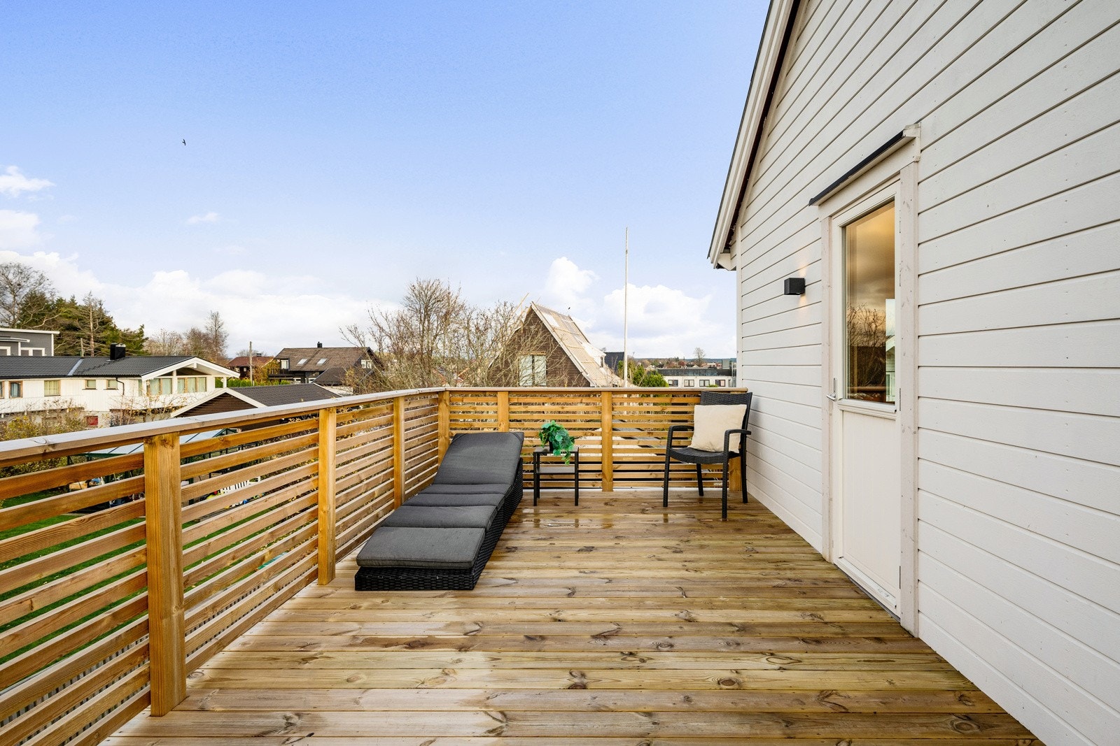 Det blå soverommet har utgang til en veranda på ca. 19 kvm, utmerket for både morgenkaffen og lange, sosiale kvelder. Galleribilde