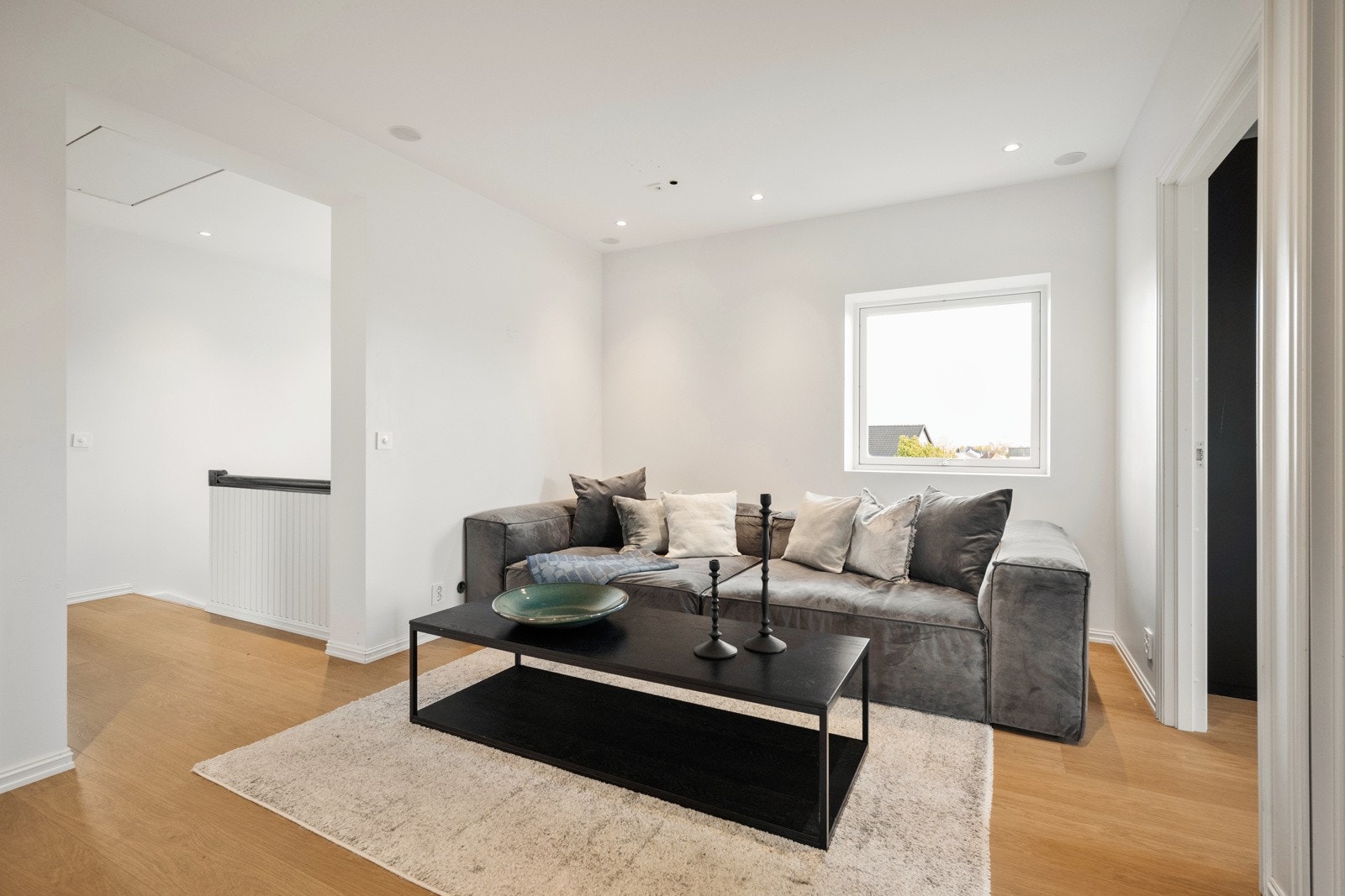 Stuen oppe er et ekstra oppholdsrom for både lek, vennebesøk og avslapning. Galleribilde