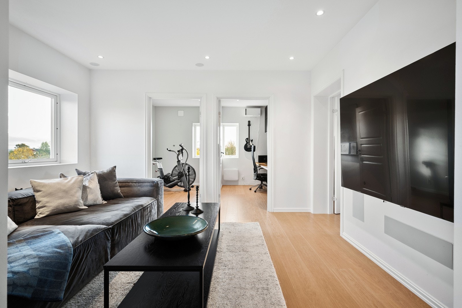 Utenfor soverommene i andre etasje har boligen en kjærkommen stue, perfekt hvis man ønsker å trekke seg litt tilbake! Galleribilde