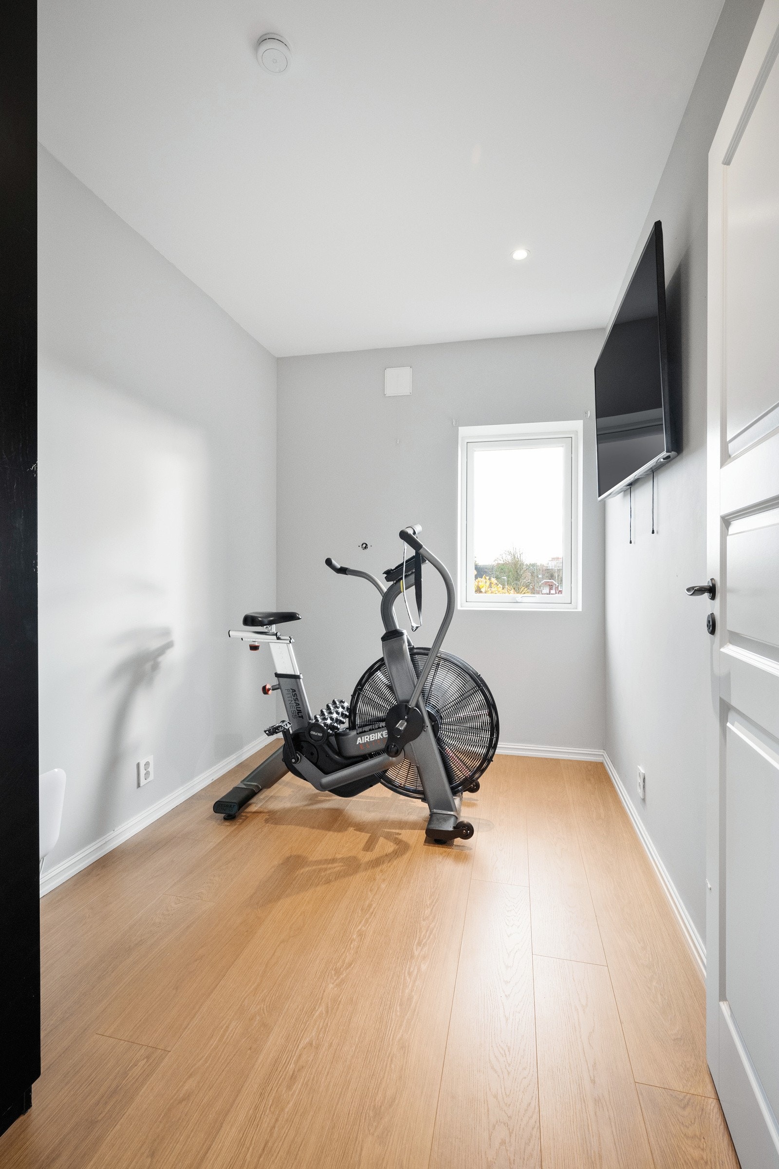 Hele fire soverom betyr mange valgmuligheter for familien, og det siste rommet oppe brukes i dag som treningsrom. Galleribilde