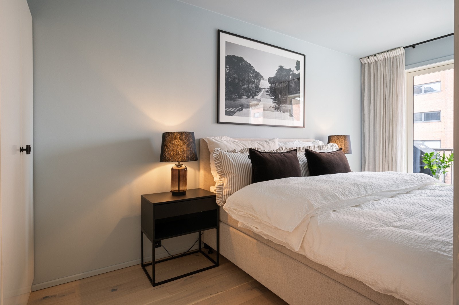 Her kan du sove med vinduet åpent - stille og rolig Galleribilde