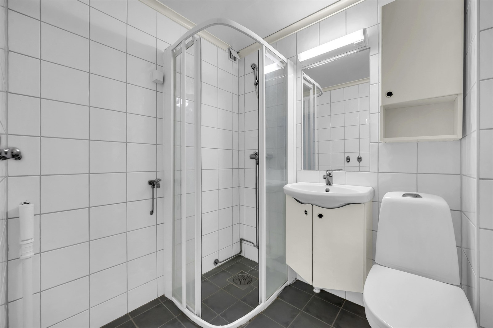 Bad rehabilitert i 03/04 i regi av borettslaget. Galleribilde