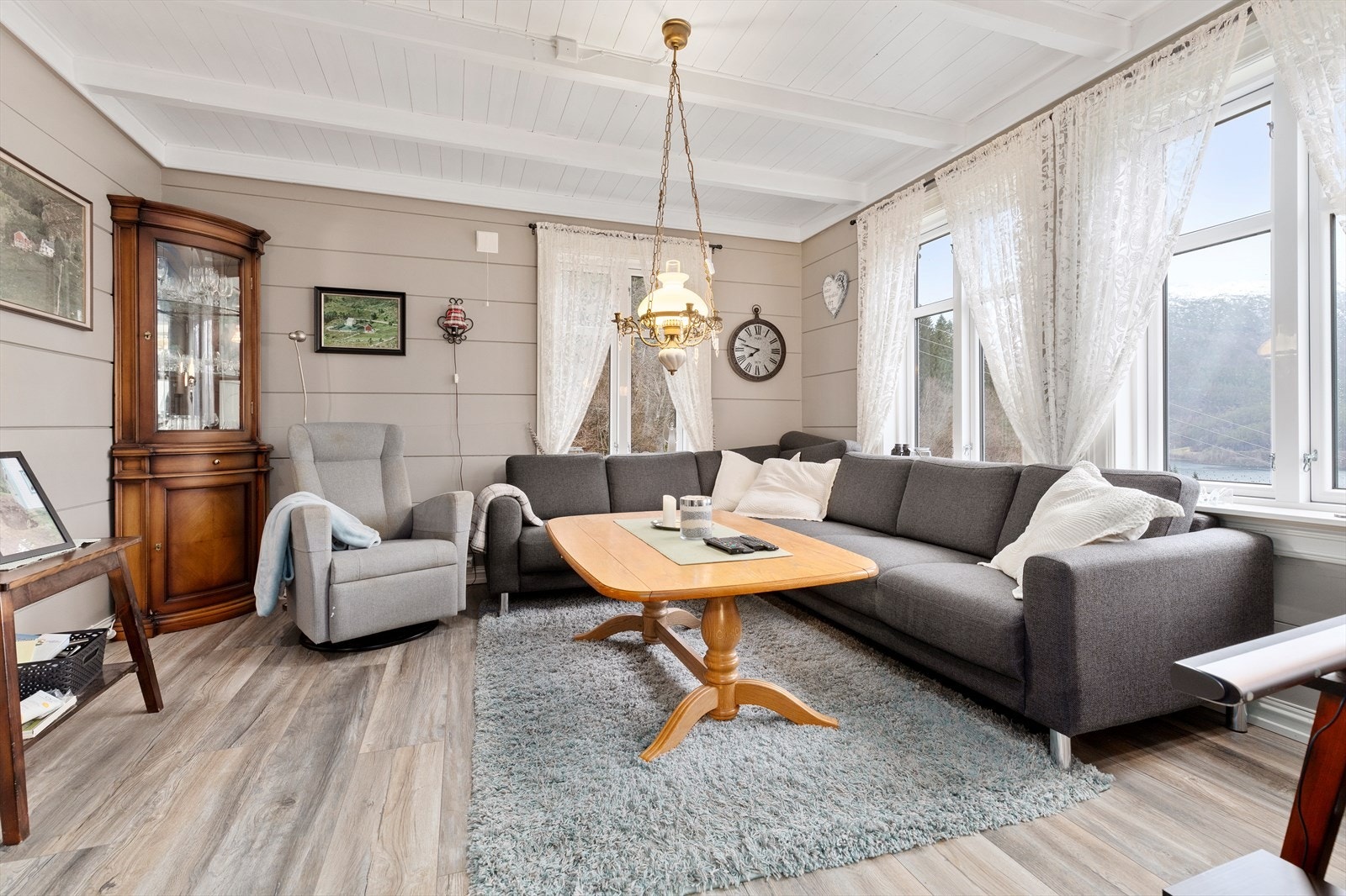 Romslig og pen stue Galleribilde