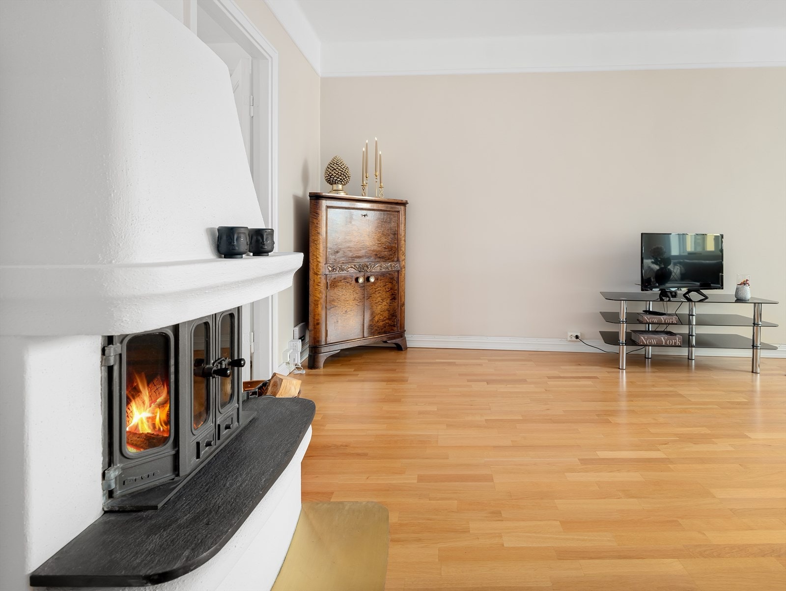 Peis gir stuen en varm atmosfære. Galleribilde