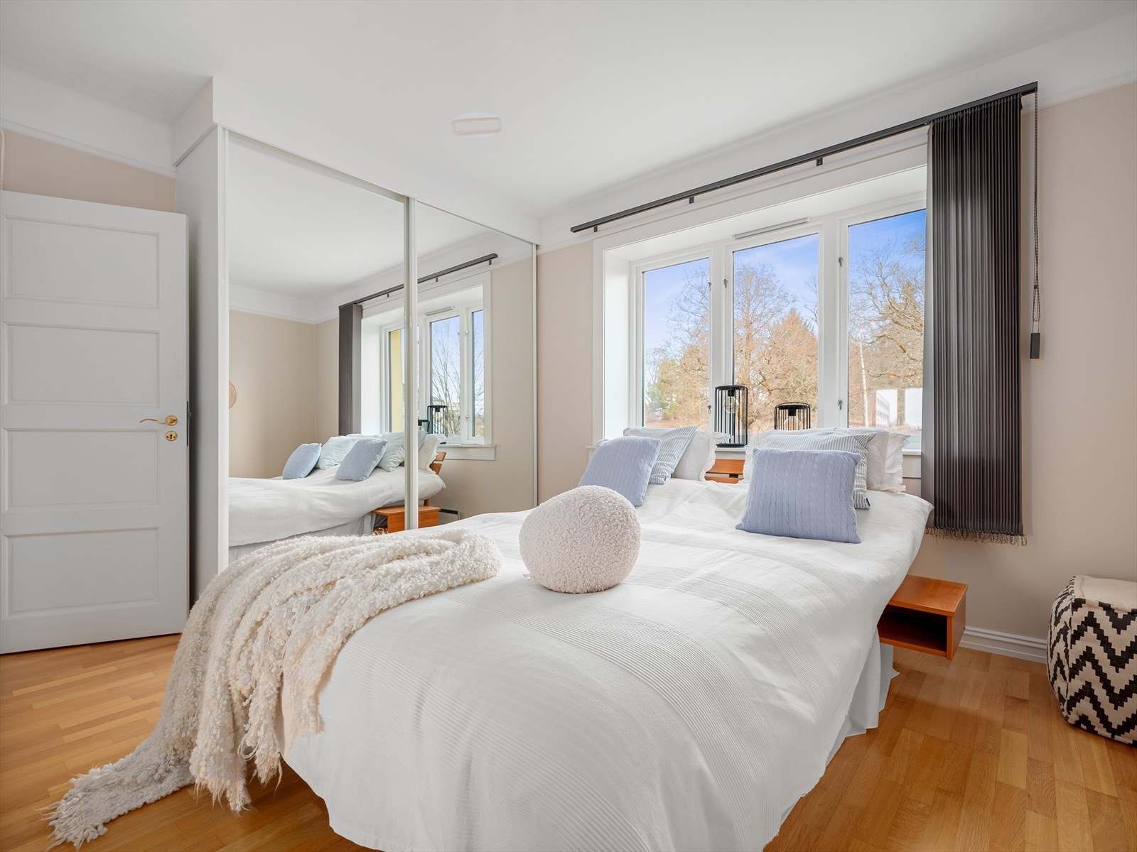 Komfortabelt soverom med innbydende atmosfære. Galleribilde