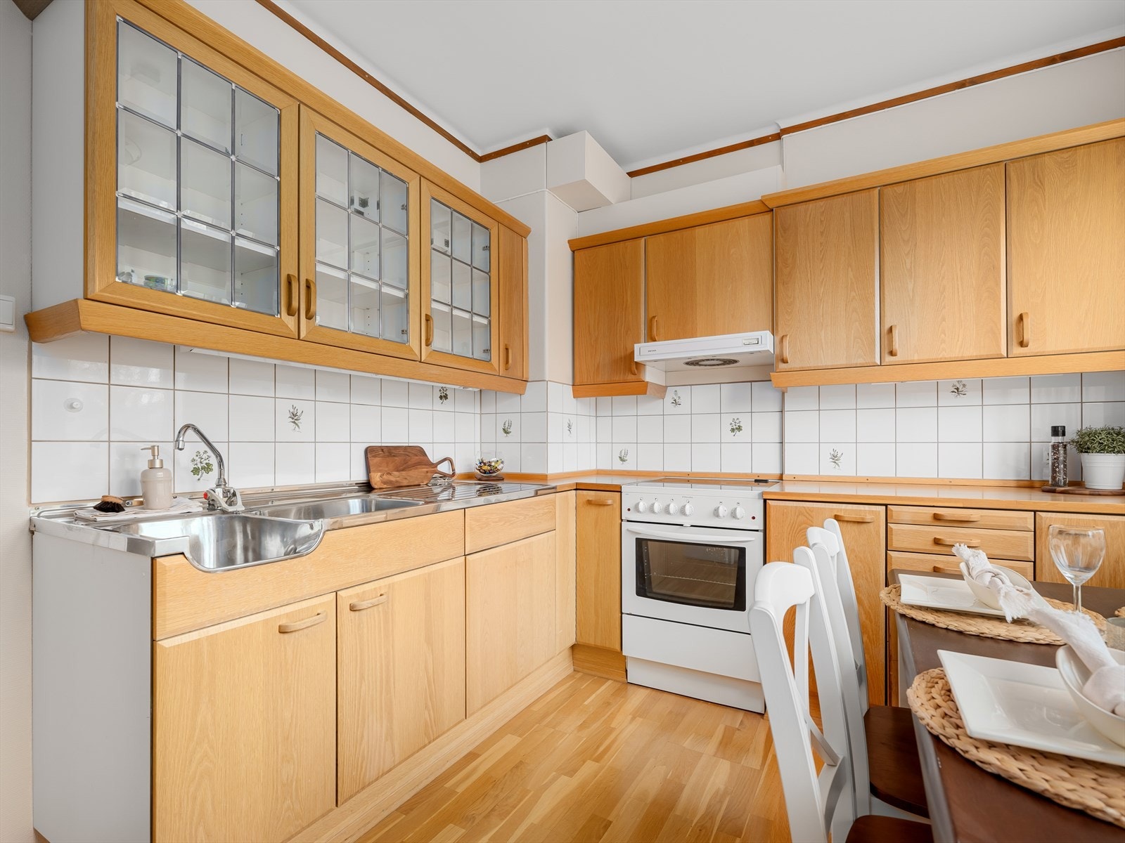 Godt med overskap gir gode lagringsmuligheter. Galleribilde