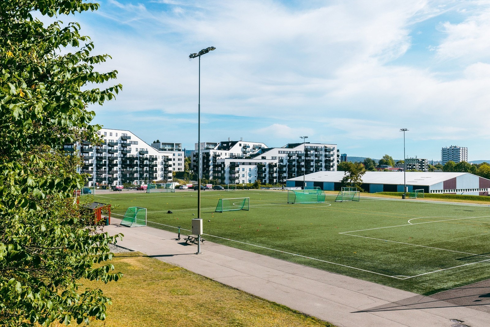 Kort vei til Løren idrettspark, hvor det er en muligheter for en rekke fritidsaktiviteter. Galleribilde
