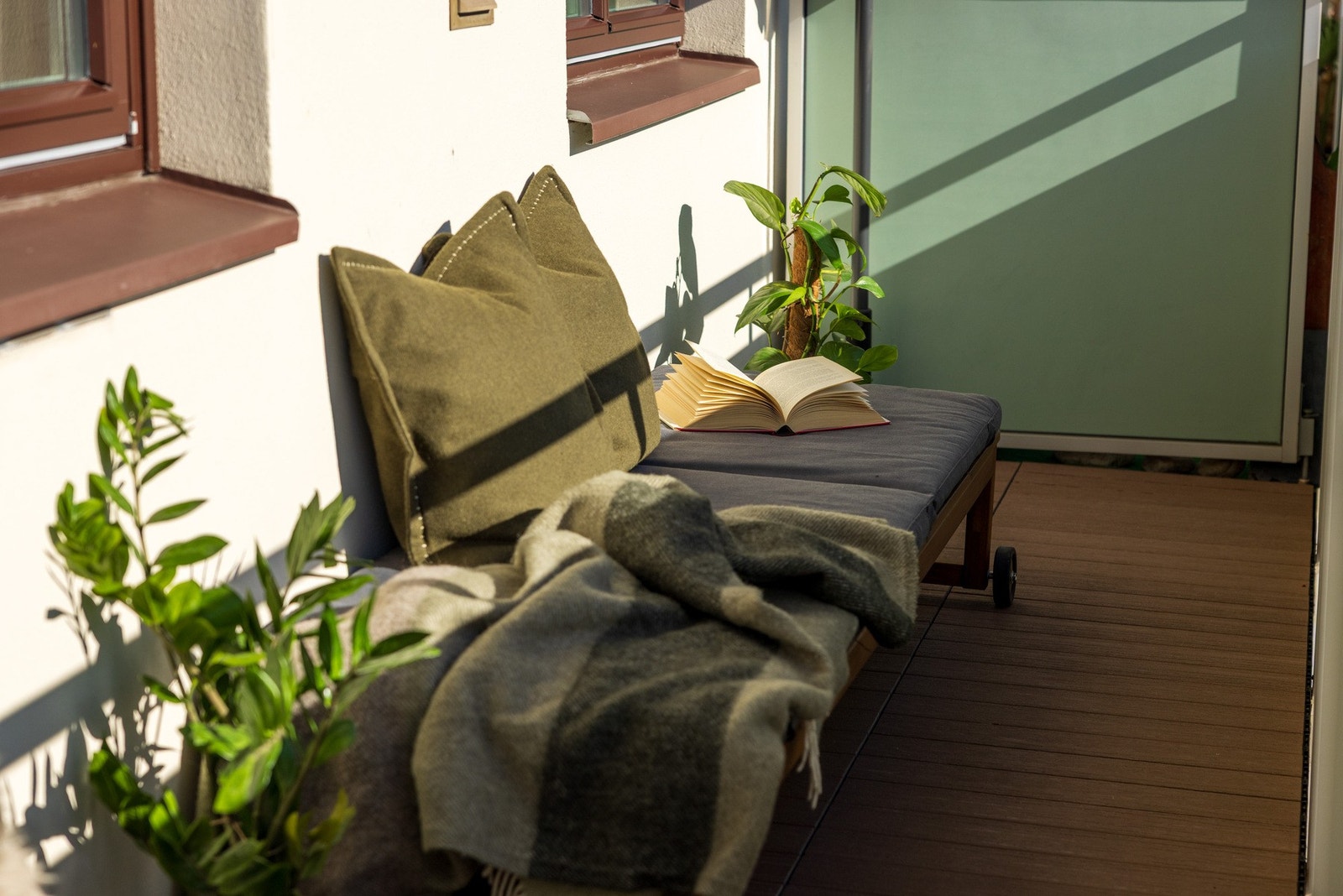 Kos deg med en god bok i solen! Galleribilde