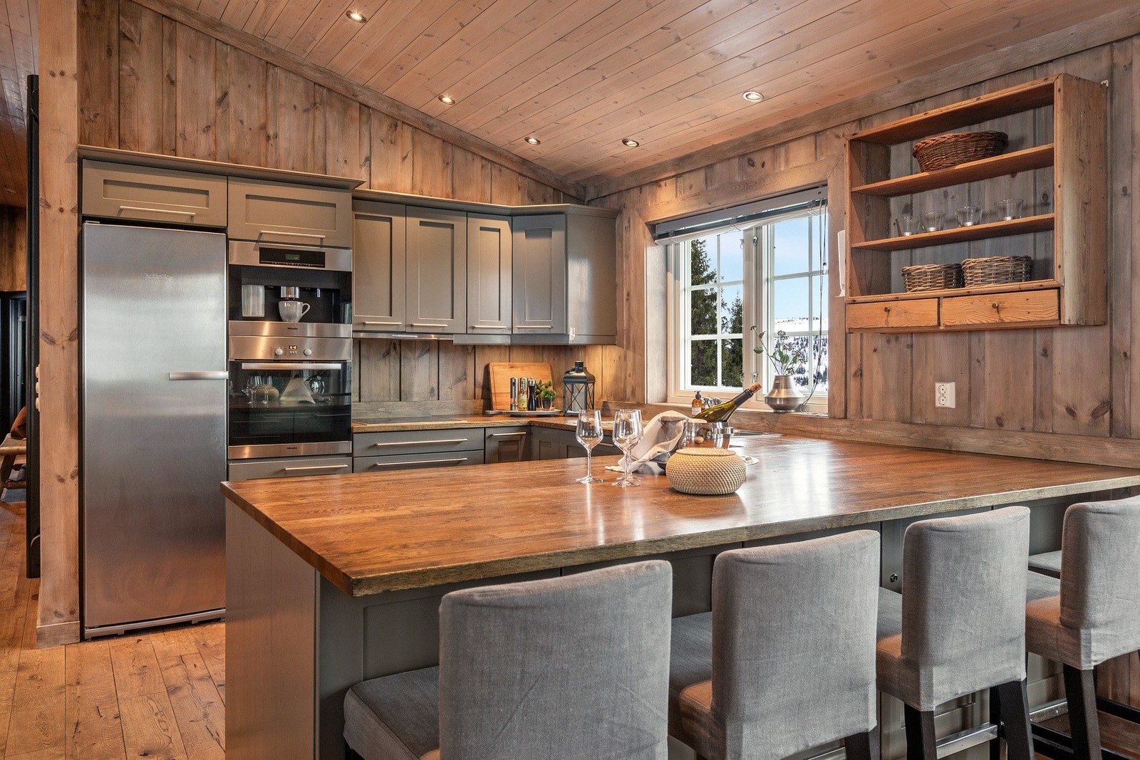 De raske måltidene kan inntas ved kjøkkenbenken. Galleribilde