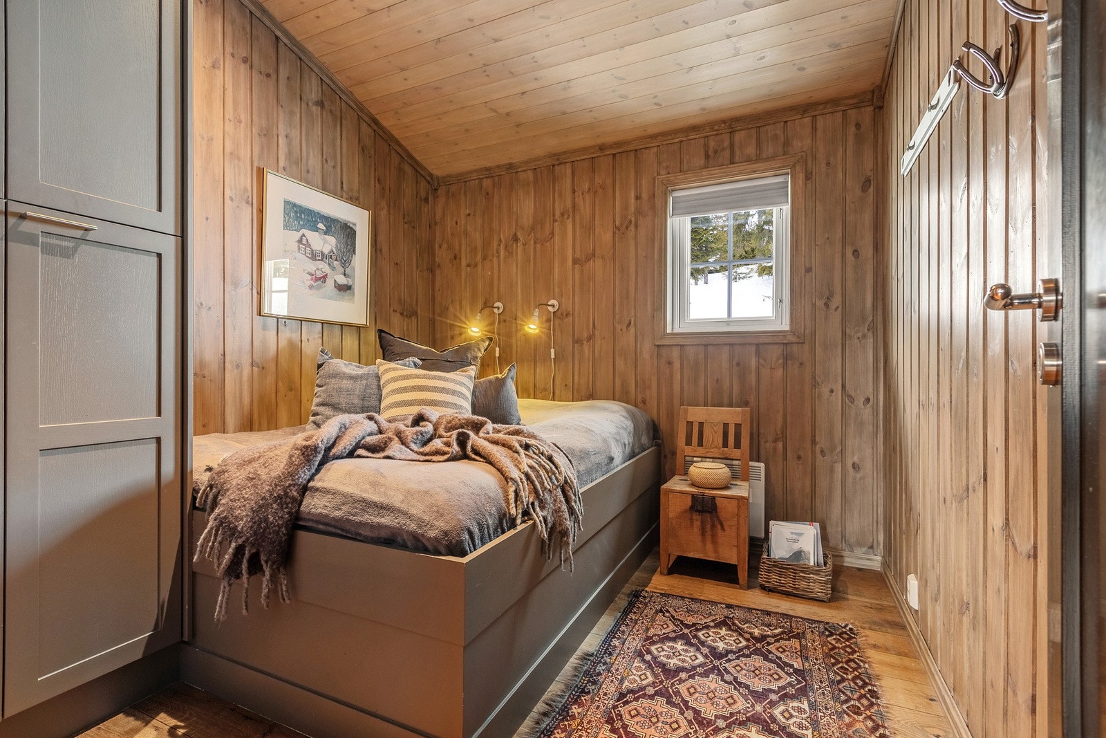 Det fjerde rommet har også dobbeltseng og garderobeskap. Galleribilde