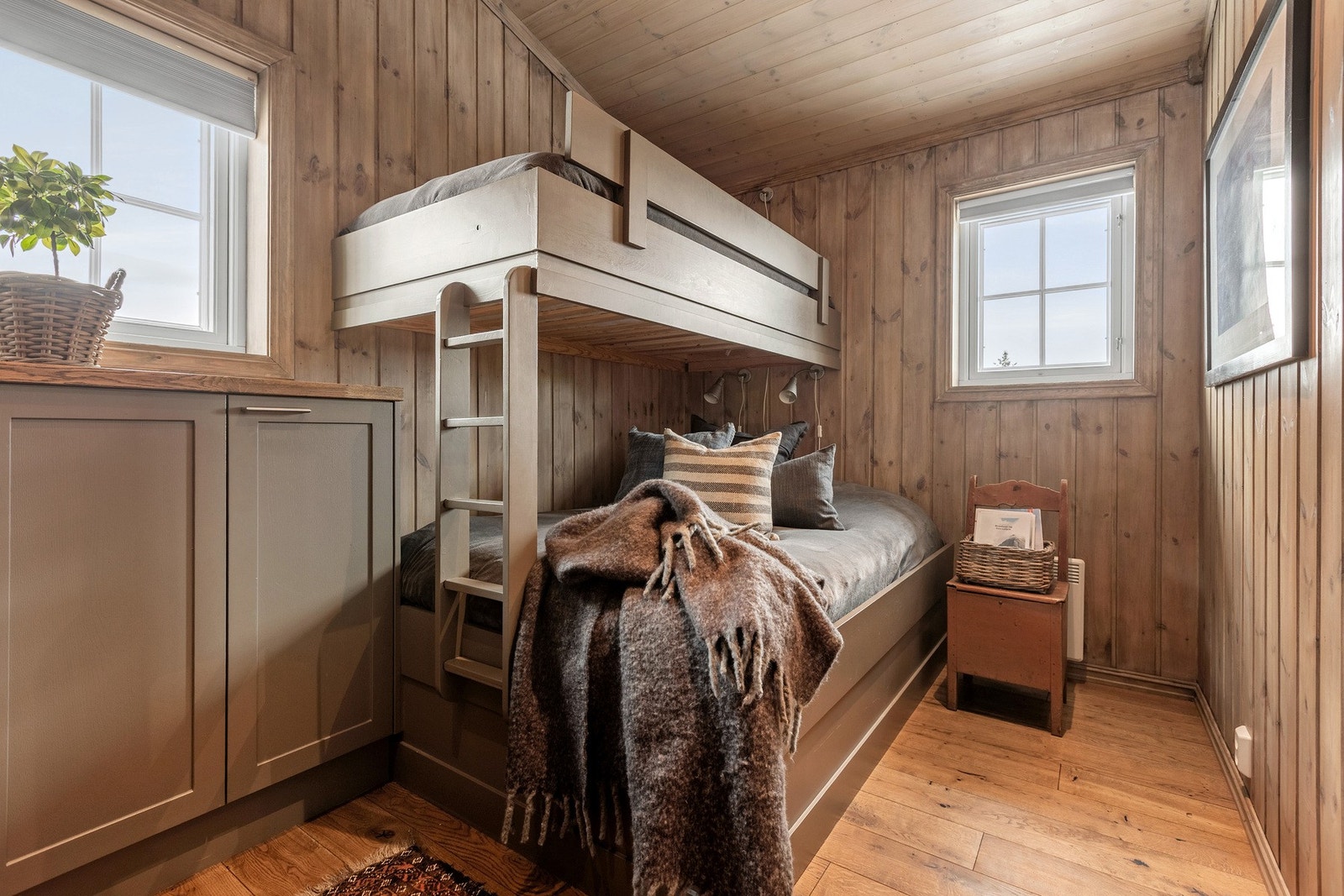 To av de fire soverommene er utstyrt med familiekøyesenger. Galleribilde