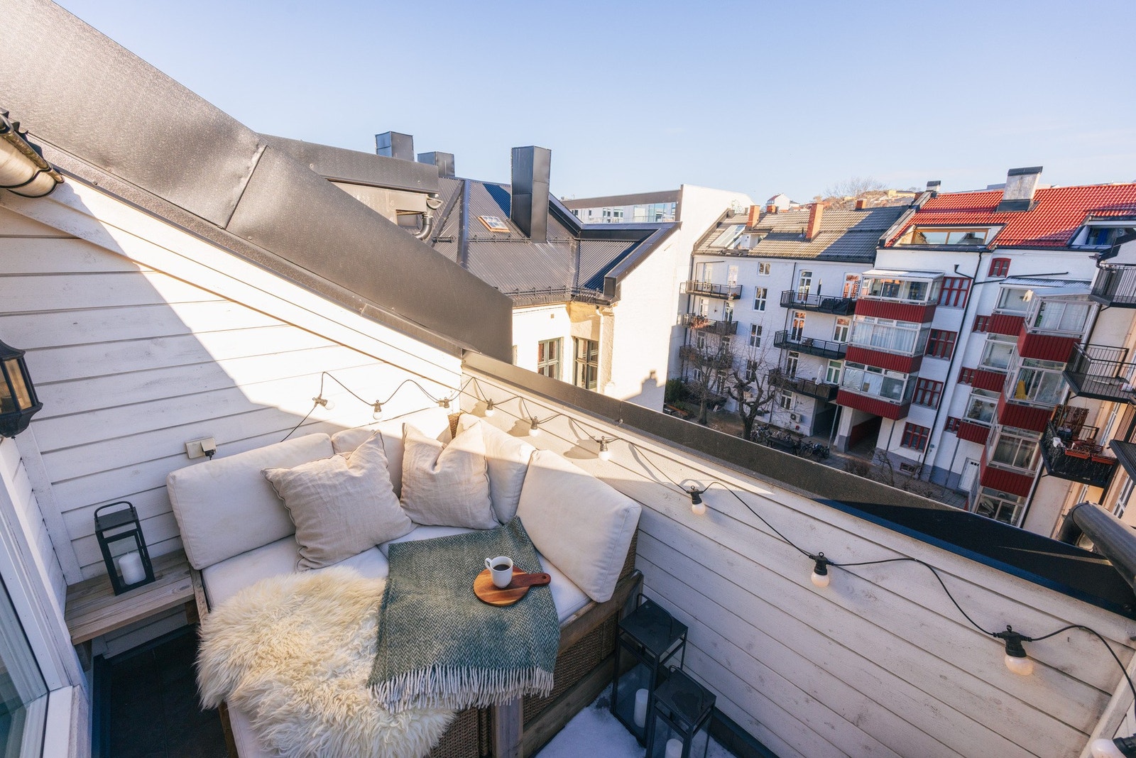 Terrassen er på ca. 5 kvm og vender mot indre gårdsrom. Galleribilde