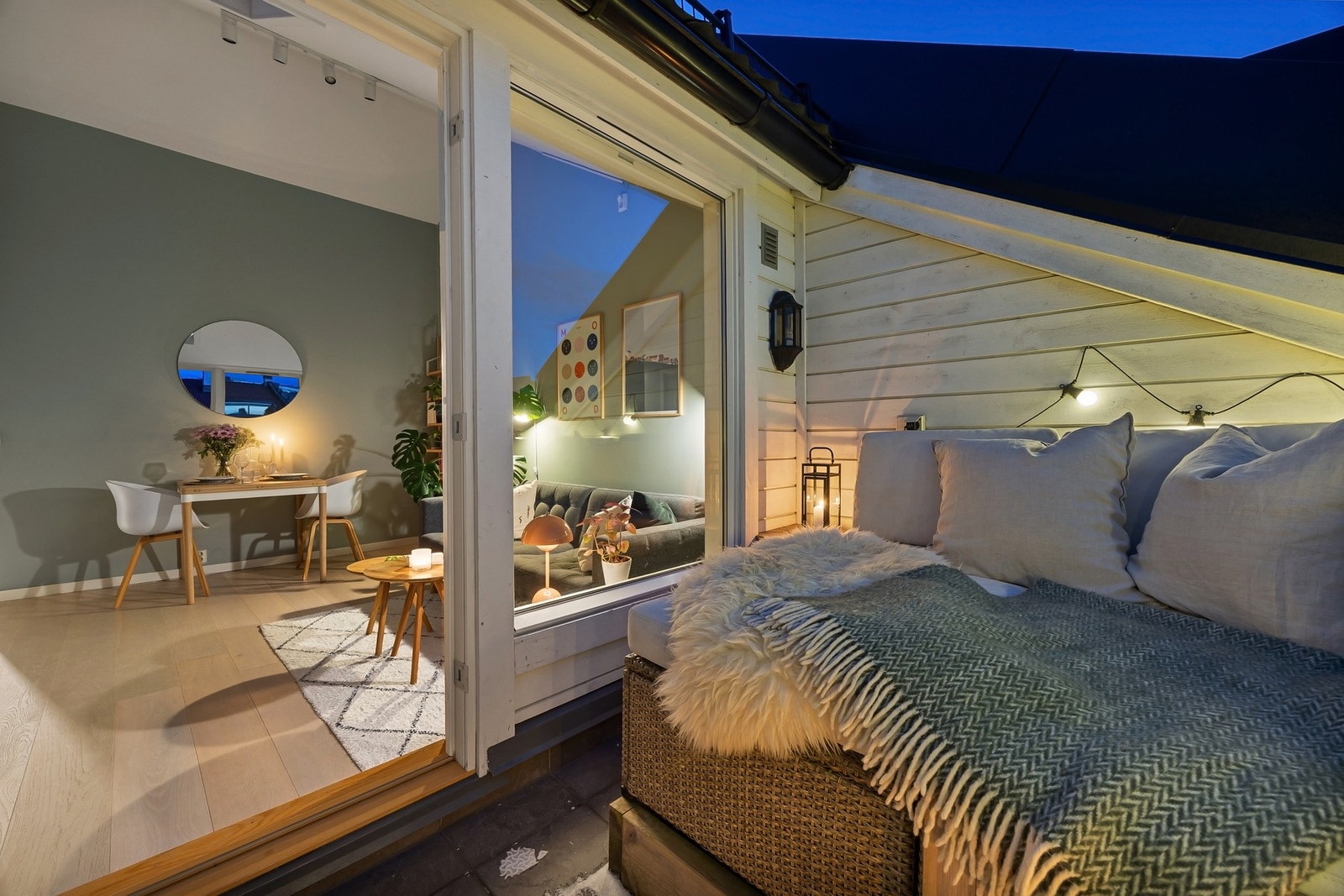 Det er installert varmekabler under flisene på balkongen. Galleribilde