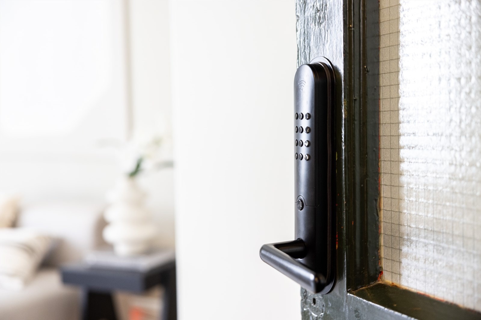 Ytterdør med Yale Doorman. Galleribilde