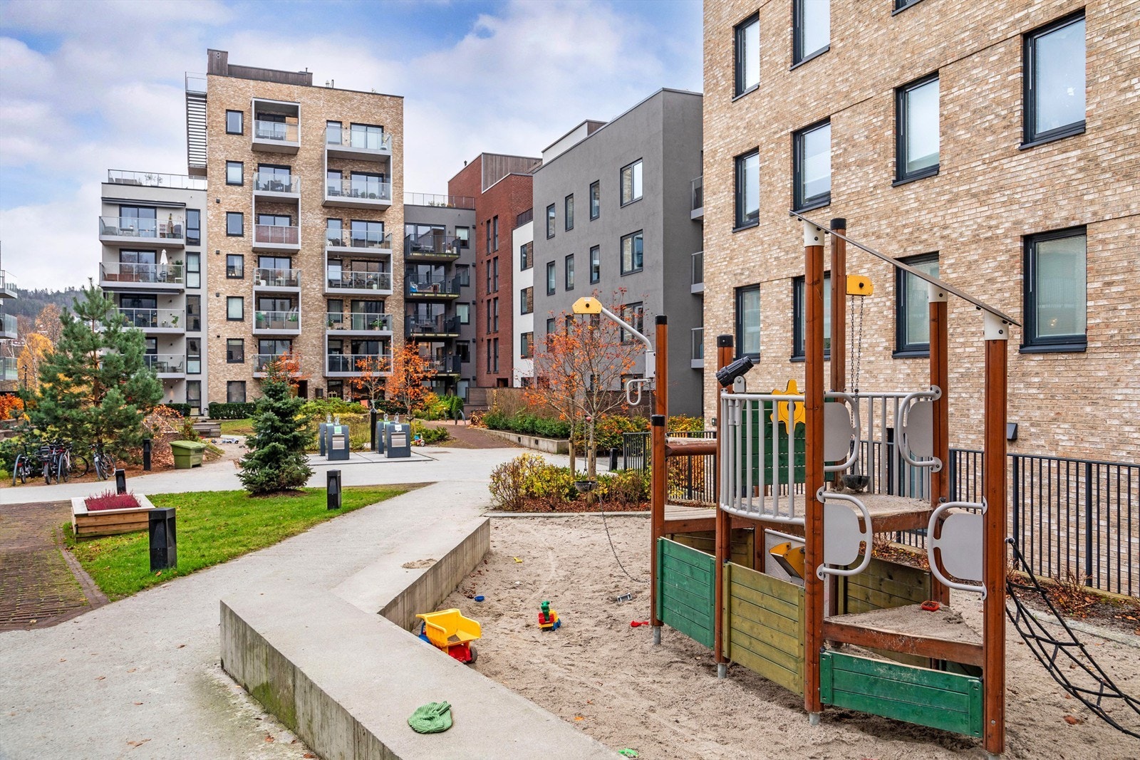 Flotte uteområder i borettslaget Galleribilde