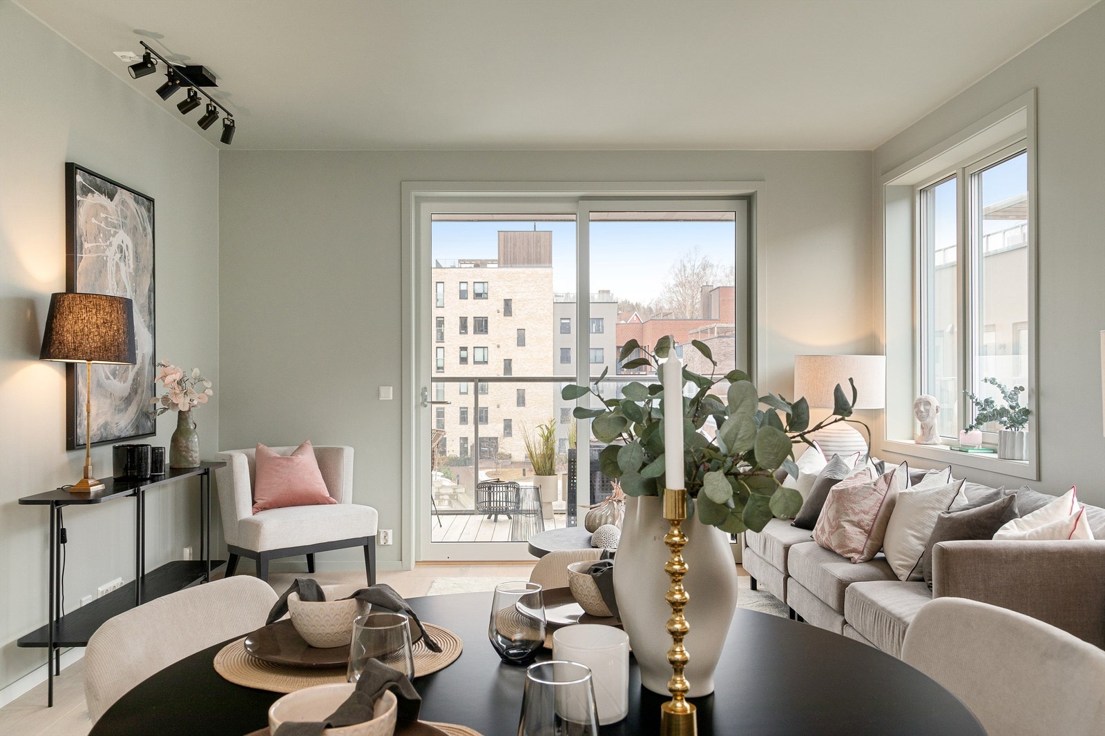 Leiligheten ligger godt til i 5.etasje med flott intern beliggenhet Galleribilde