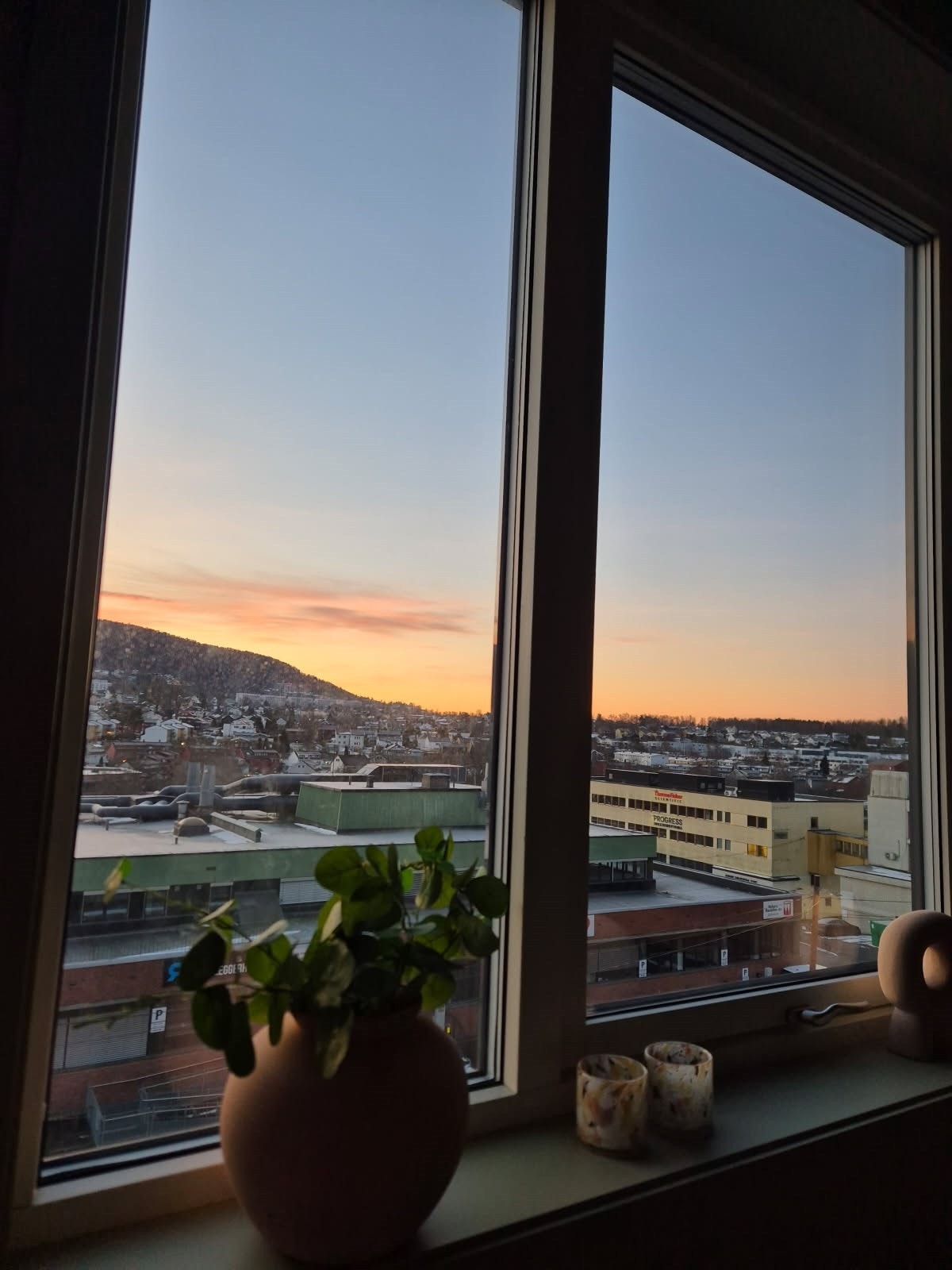 Nydelig utsikt med soloppgang fra hovedsoverom Galleribilde