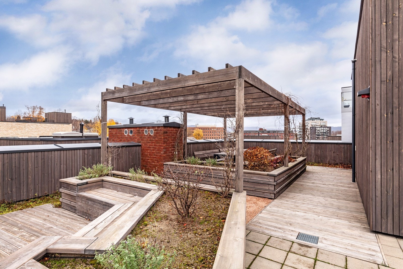 Flere fine utesoner på takterrassen Galleribilde