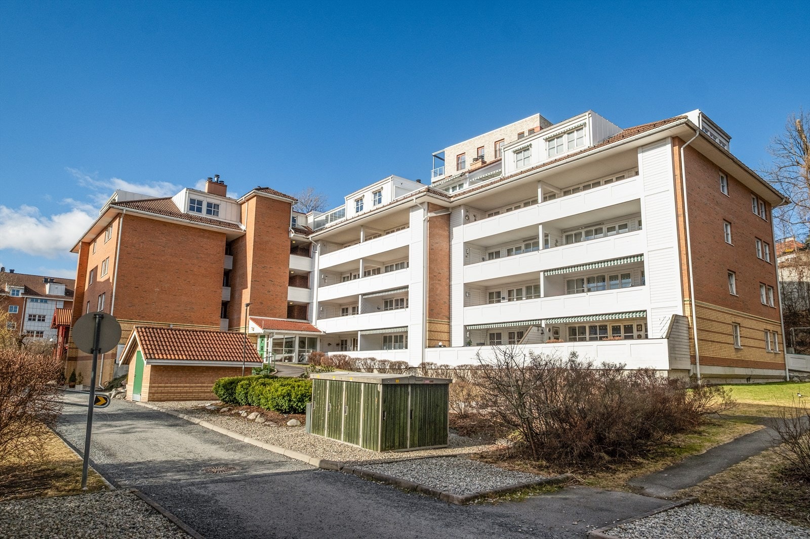 Leiligheten ligger i et meget attraktivt, sentralt, rolig og veletablert boligområde på Stabekk Galleribilde