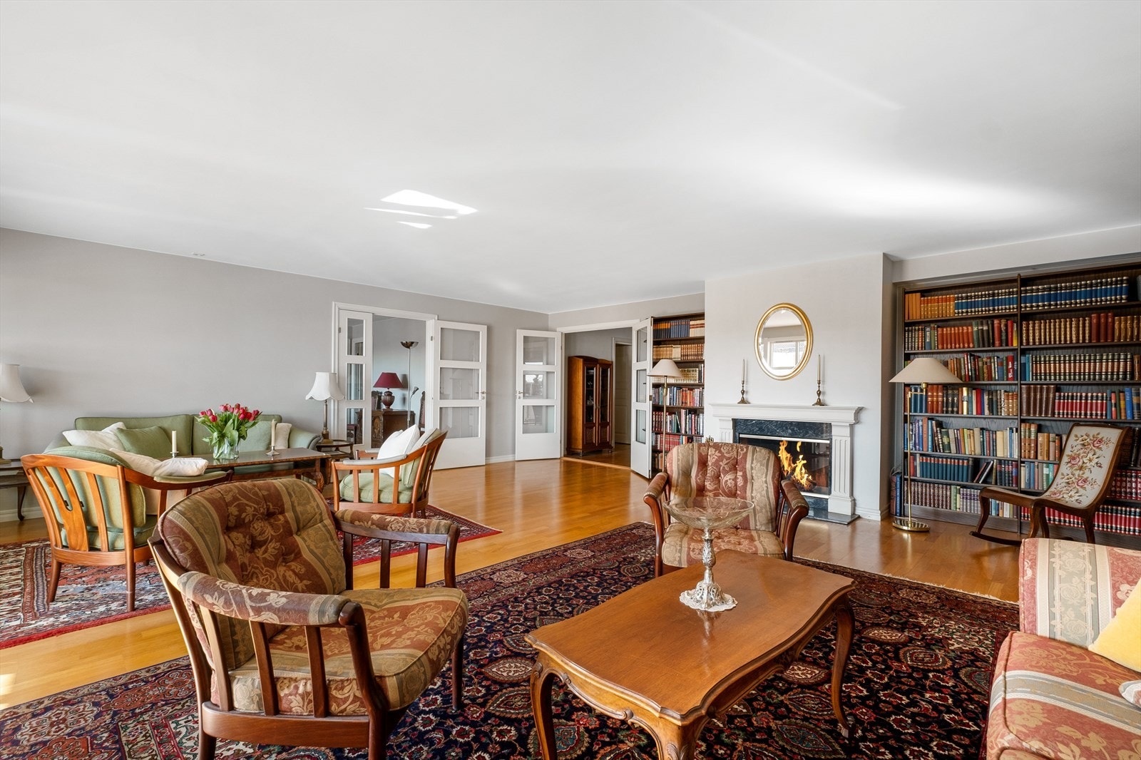 Her er det rikelig med plass til flere hyggelige sittegrupper Galleribilde