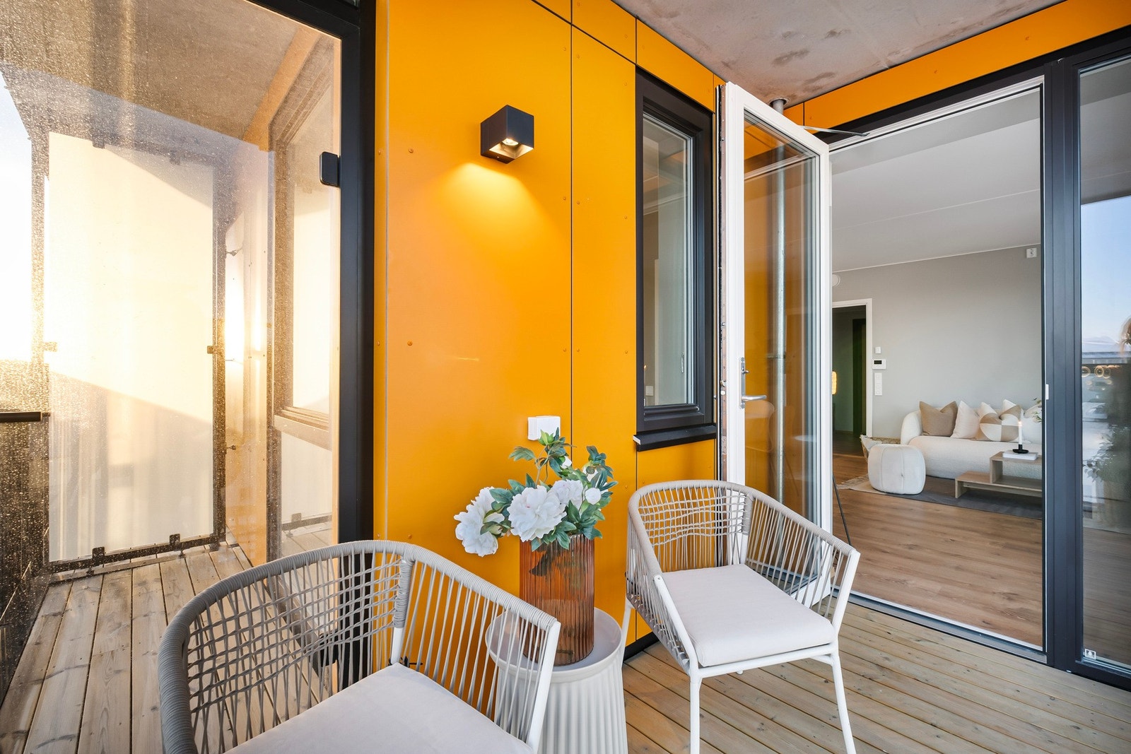 Innglasset balkong og balkong med gode sol- og utsiktsforhold. Galleribilde