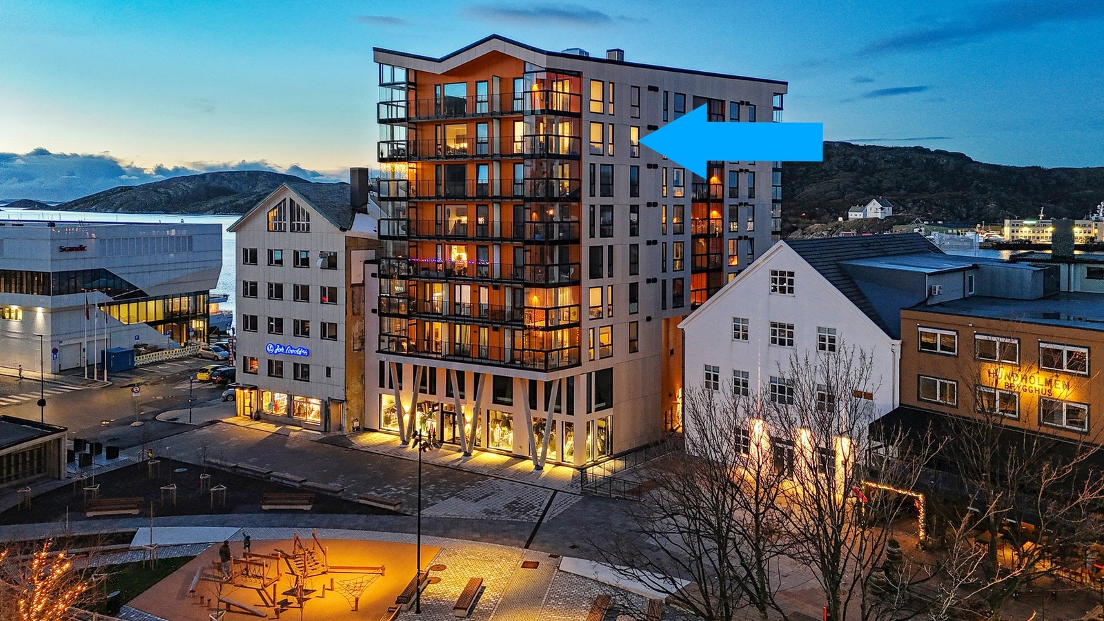 Leiligheten ligger flott til i byggets 8. etasje. Galleribilde