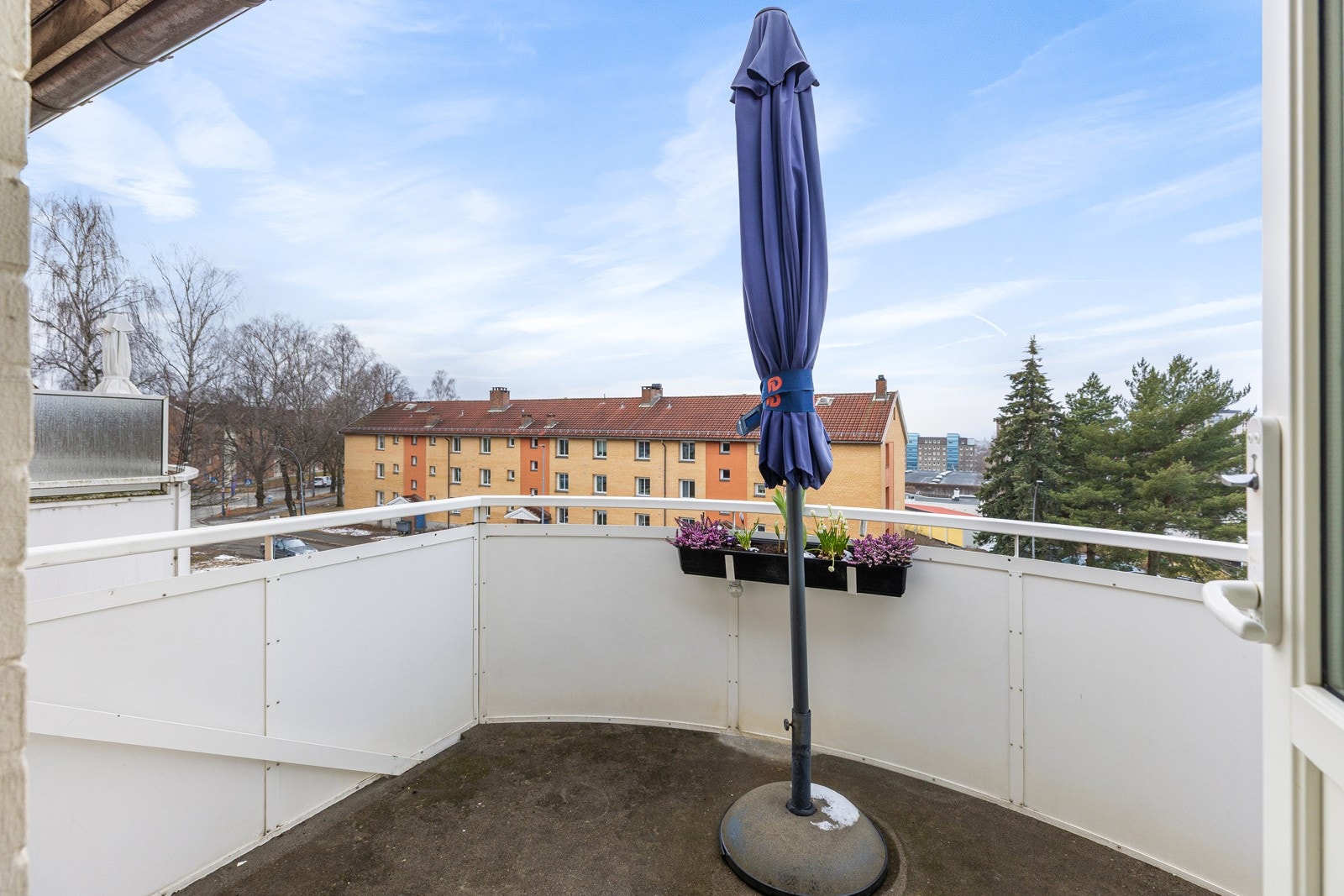 Fra stuen har du utgang til en balkong på ca. 6 kvm. Galleribilde