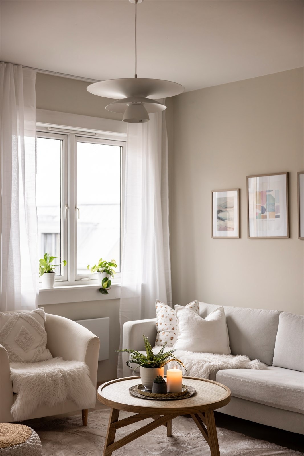 Videre består leiligheten av entré, stue, soverom, bad, WC-rom og separat kjøkken Galleribilde