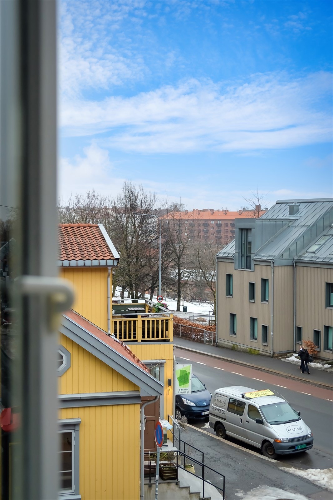 Fra leiligheten har du utsyn mot hyggelige Sagene Lunsjbar Galleribilde