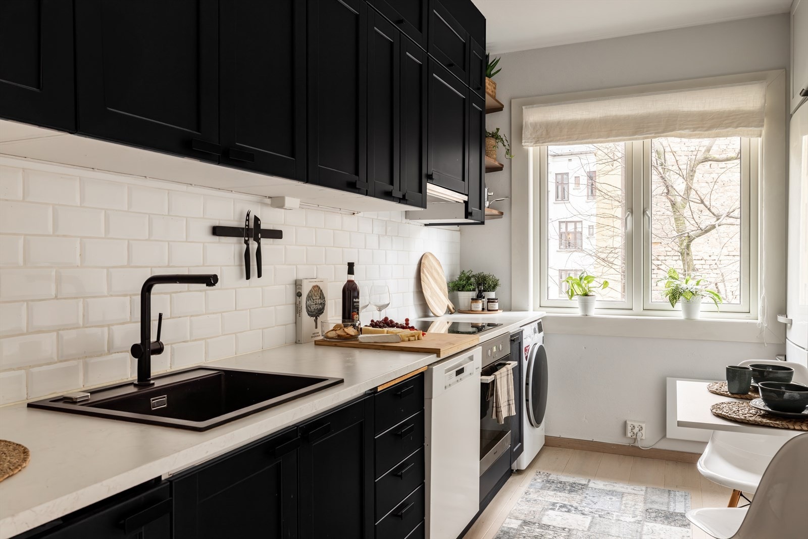 En pen og gjennomgående selveierleilighet i 3. etasje med sentral beliggenhet på populære Sagene Galleribilde