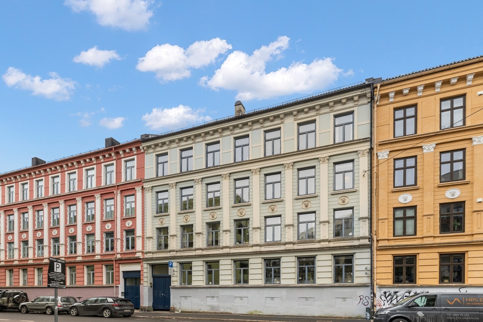 Vi avslutter med fasadebilde og noen sommerbilder tatt av selger Galleribilde