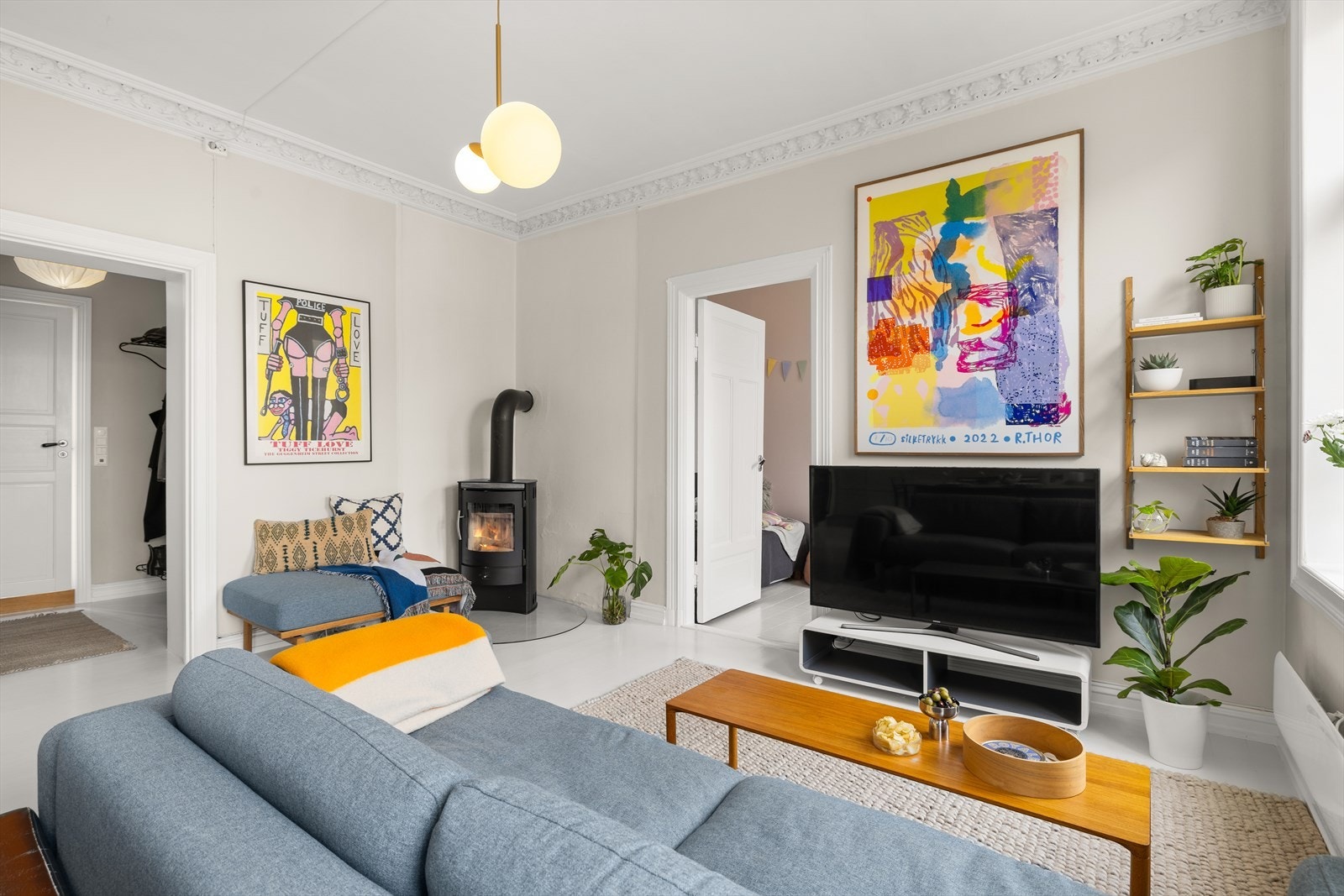 Fra stuen er det inngang til boligens andre soverom Galleribilde