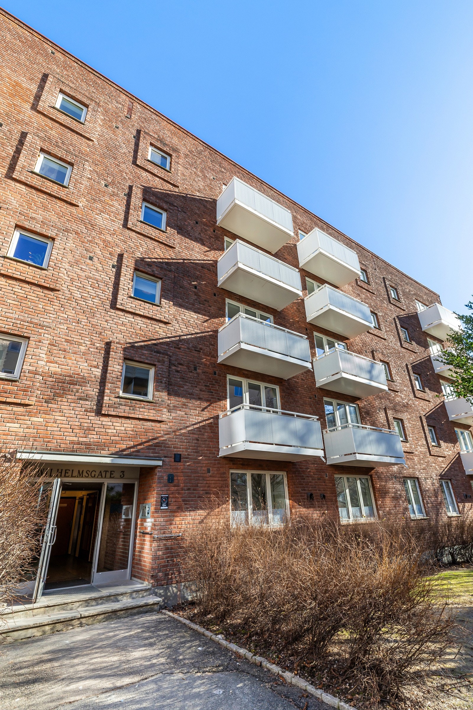 Leiligheten har en meget attraktiv og sentral beliggenhet i en rolig og trivelig sidegate på populære Bislett. Galleribilde