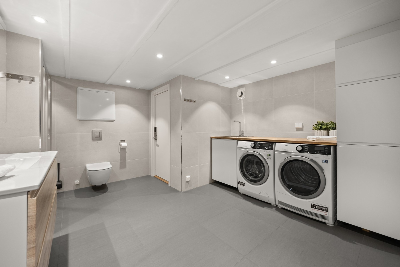 Baderom/vaskerom i u. etasje. Galleribilde