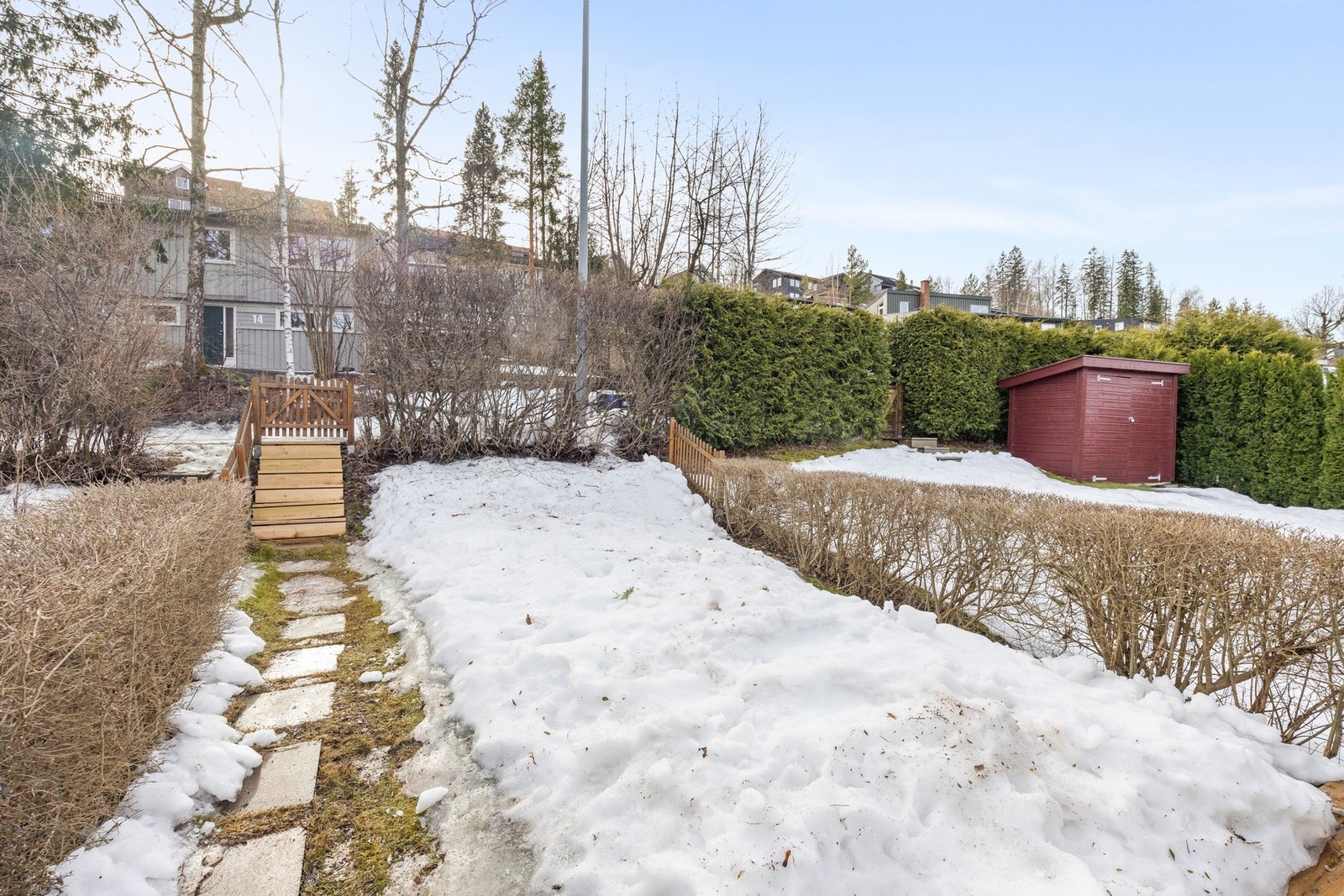 Her er det også tilgang til hagen som passer perfekt for de små! Galleribilde