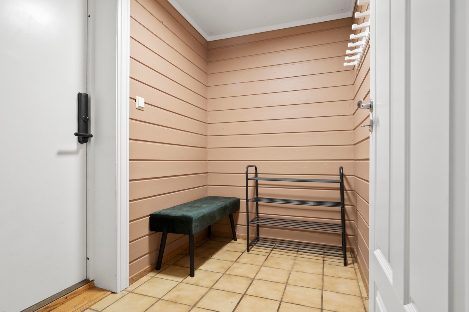 Inngangsparti kjeller Galleribilde