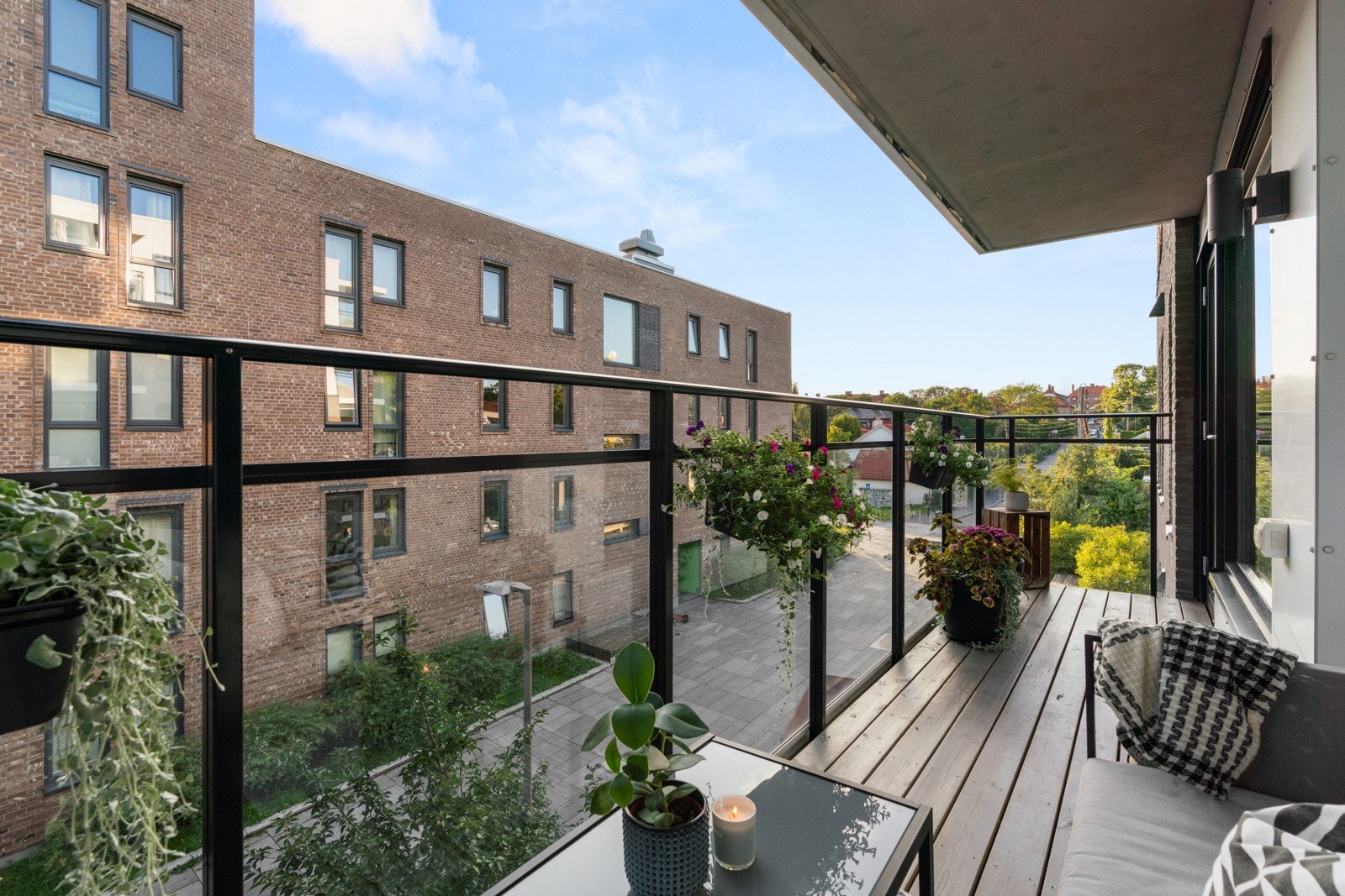 Her kan man nyte solen på sommeren fra tidlig dag til kveld Galleribilde