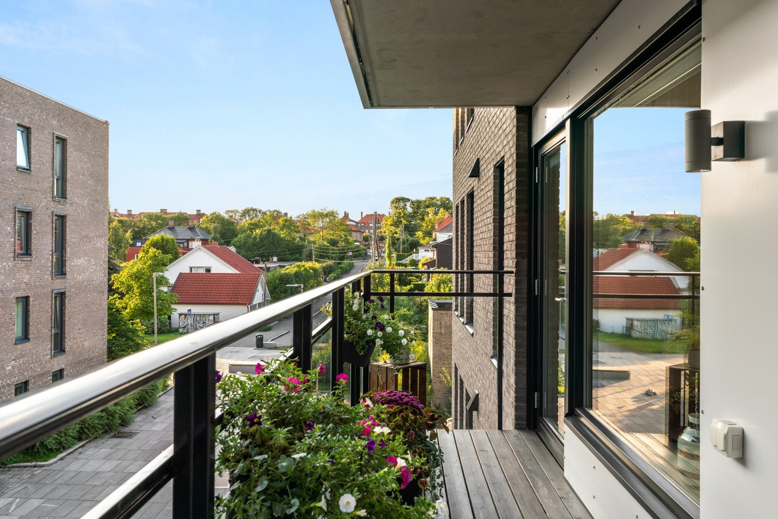 Moderne og arealeffektiv 4-roms leilighet med solrik, sydvestvendt balkong Galleribilde