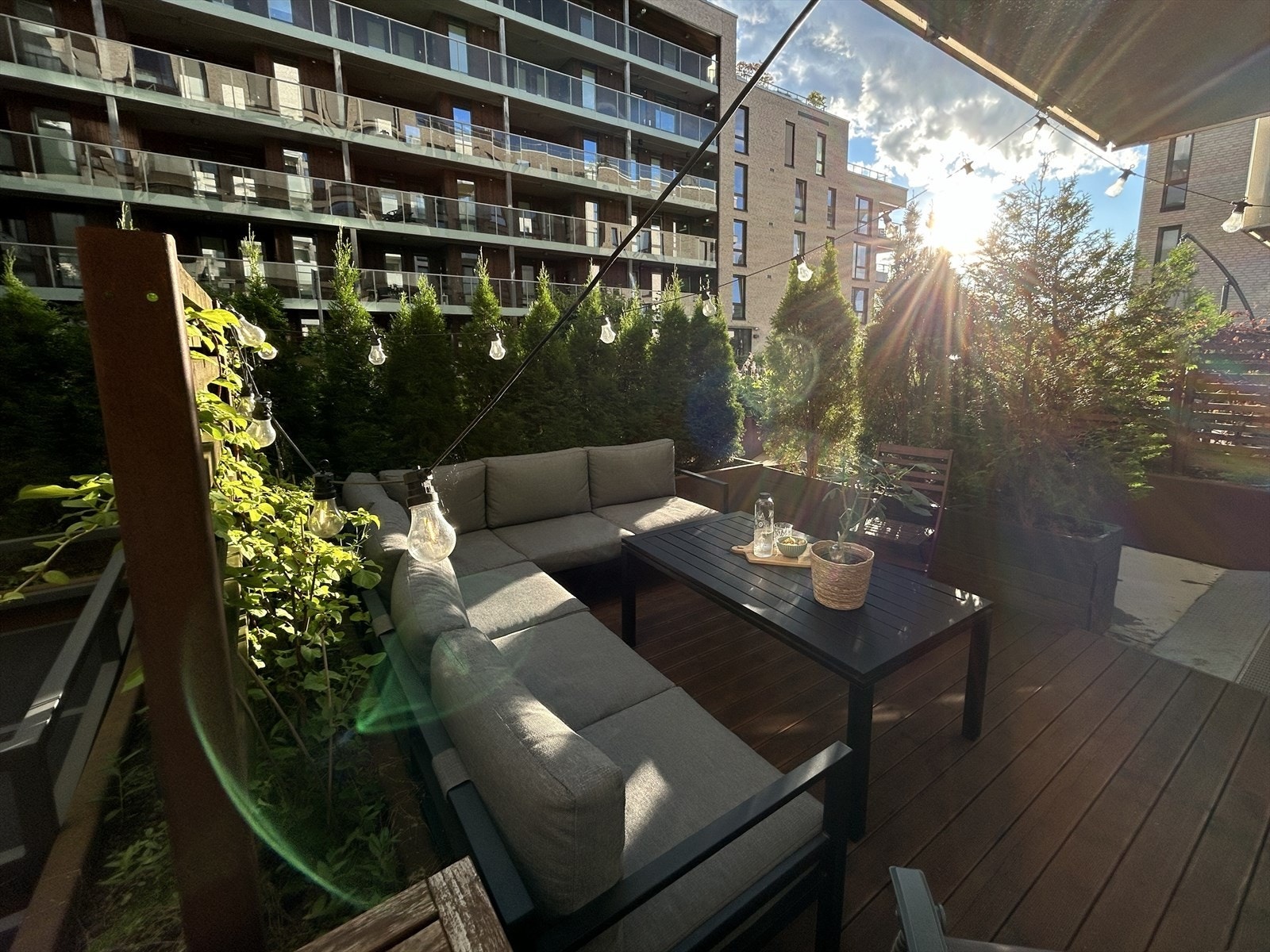 Uteplassen har gode solforhold. Selgers private bilder Galleribilde